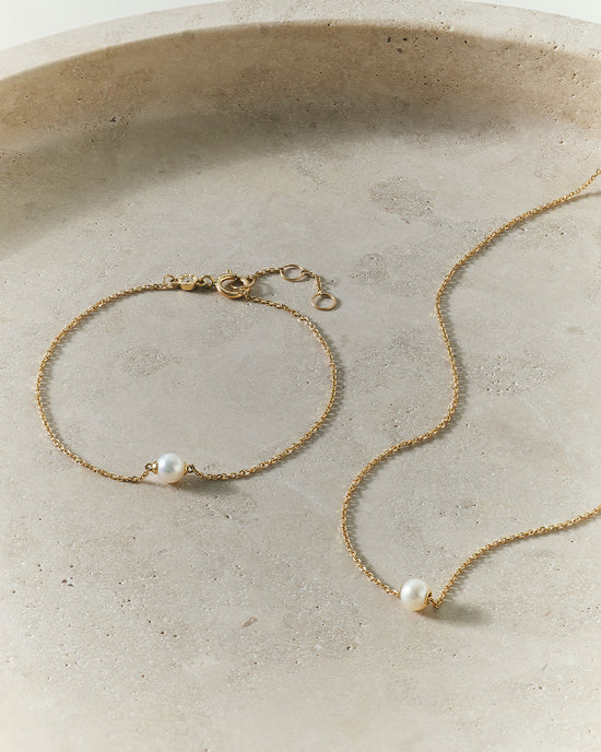 Solid Gold Luna Mini Pearl Bracelet