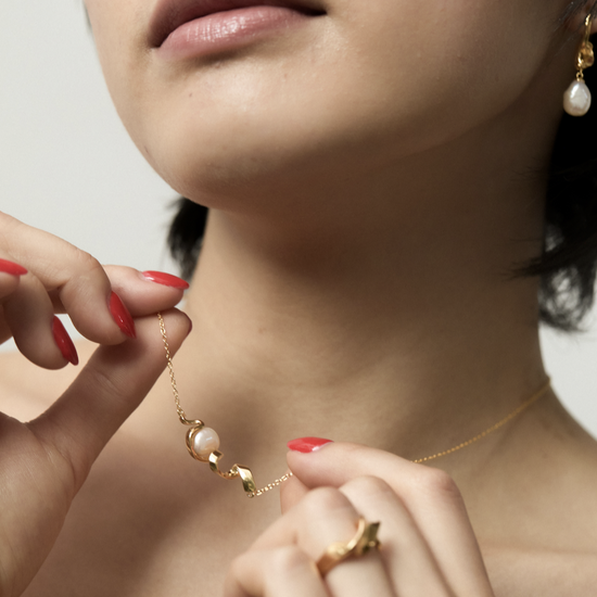 Gold Floe Pearl Necklace