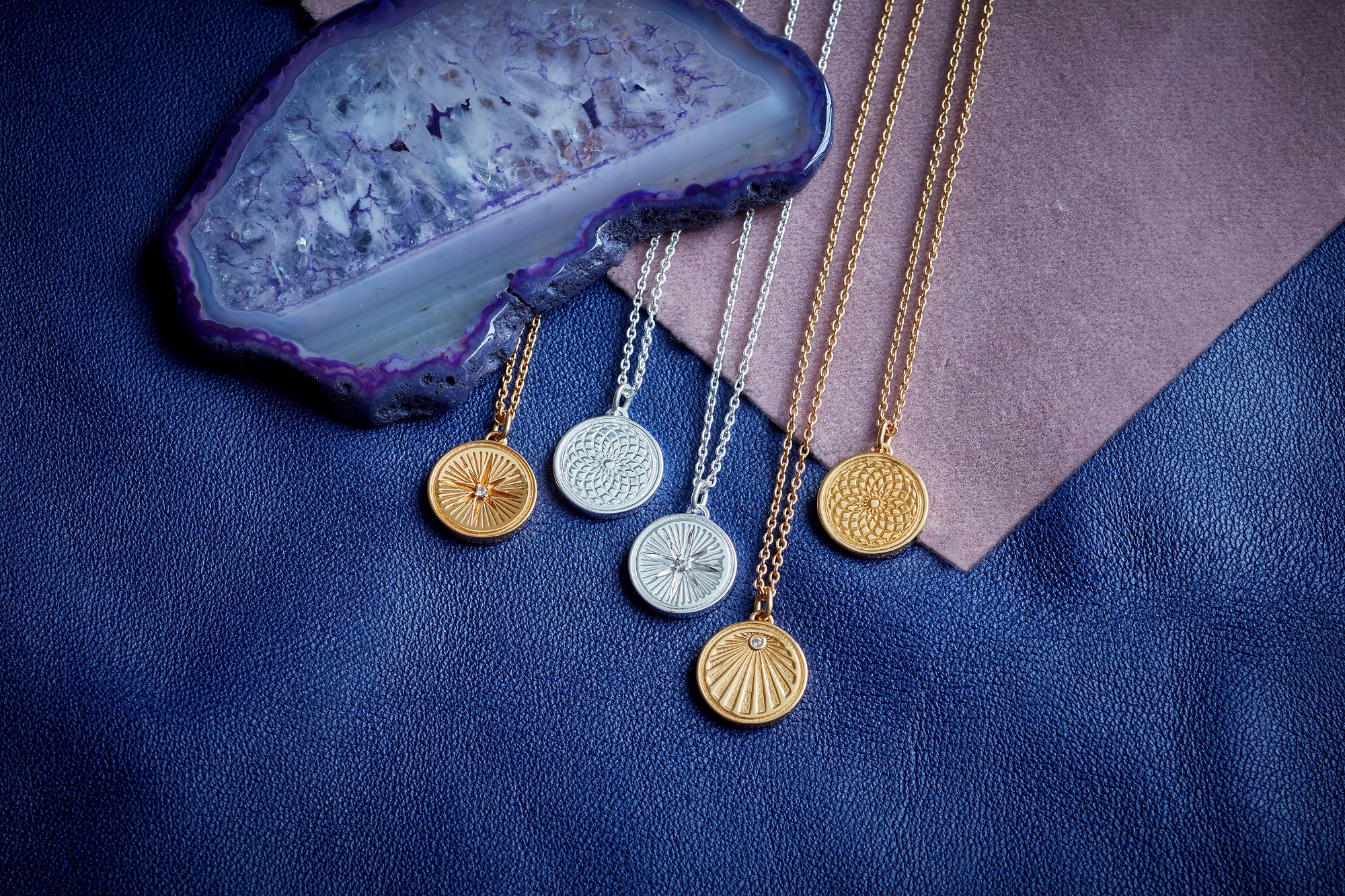 ASTLEY CLARKE Their World Necklace Pendant in gold | Endource