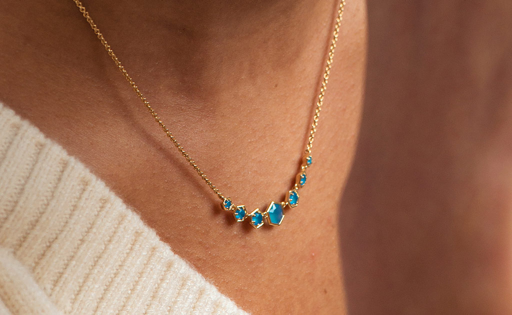 Model wearing Astley Clarke Deco Blue Agate Gemstone Detail Necklace in 18ct Yellow Gold Vermeil