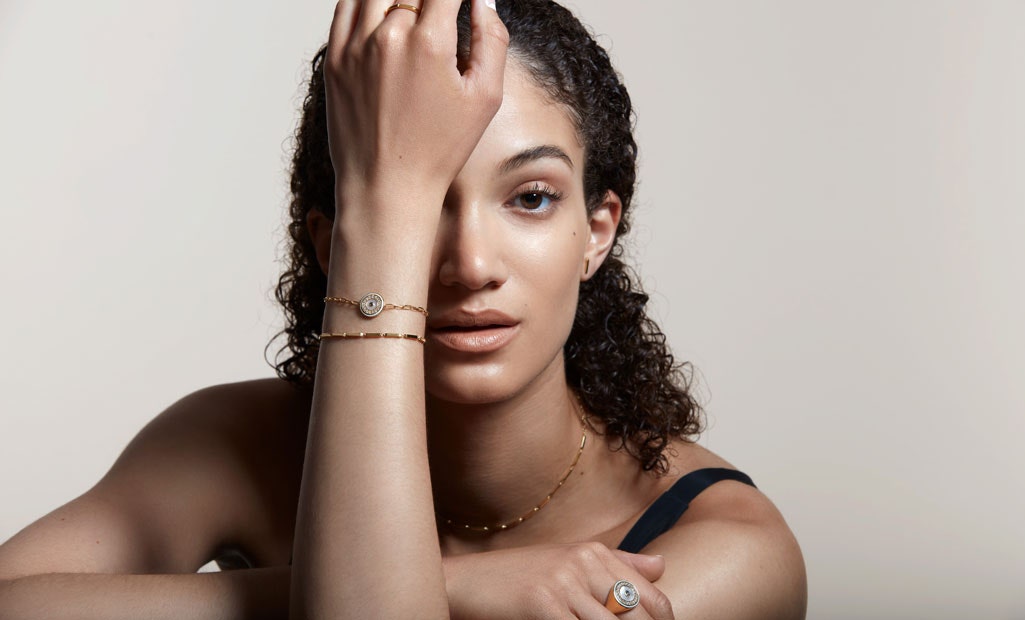 Model wearing Astley Clarke Circulus Collection in 18ct Gold Vermeil