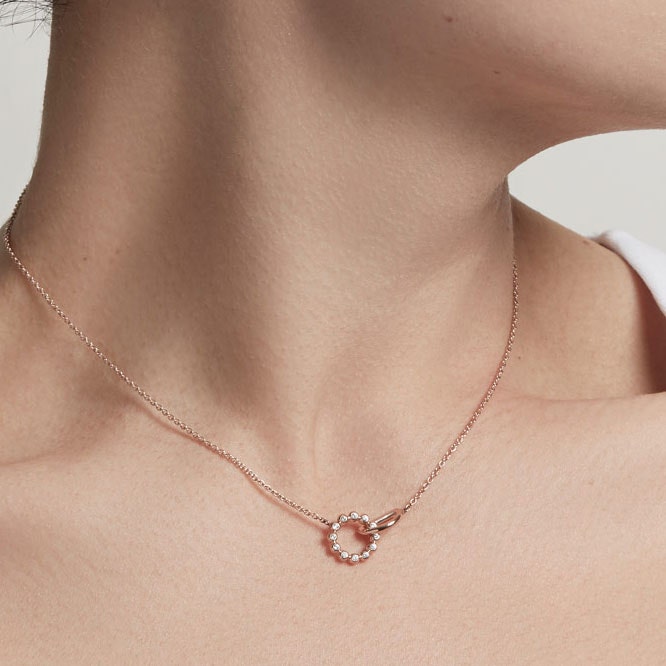 Stilla Arc Interlocking Pendant Necklace in Rose gold vermeil