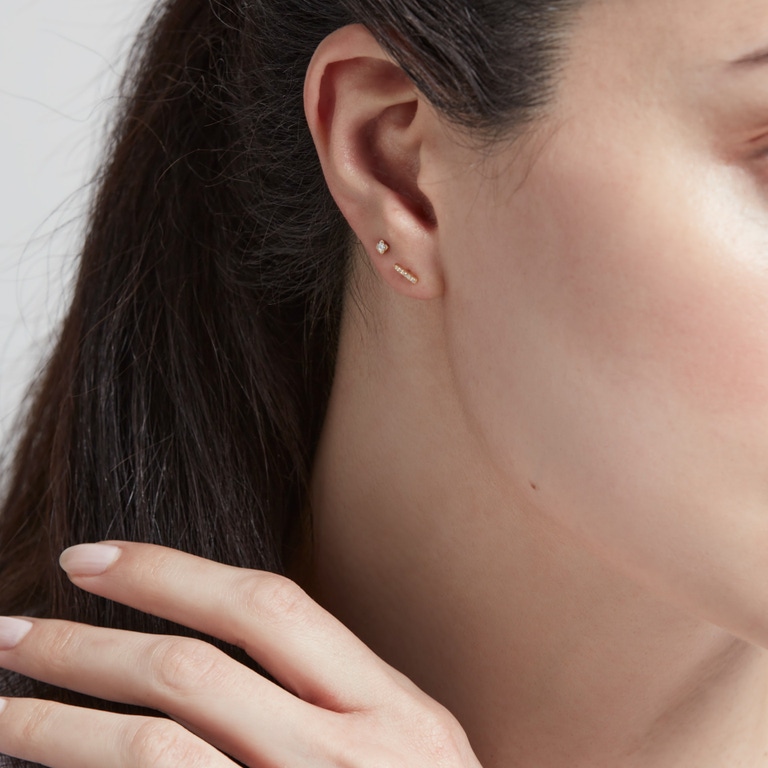  Single Solid Gold Comet Natural Diamond Bar Stud Earring