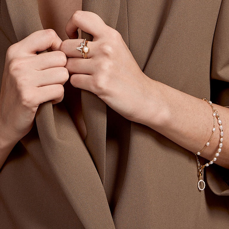 Mini Biography Pearl Ring in Yellow Gold Vermeil