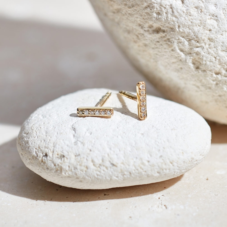 Mini Comet Single Diamond Bar Stud Earring in Yellow Gold  | Yellow Gold | Astley Clarke London