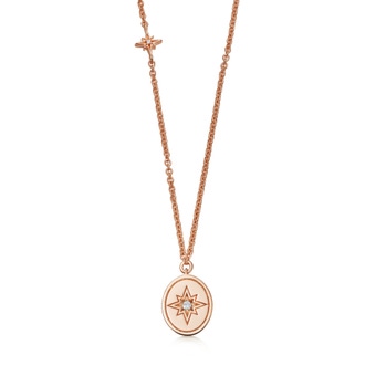 Oval pendant in gold with sapphire in the middle with a gold chain with tiny star necklace 