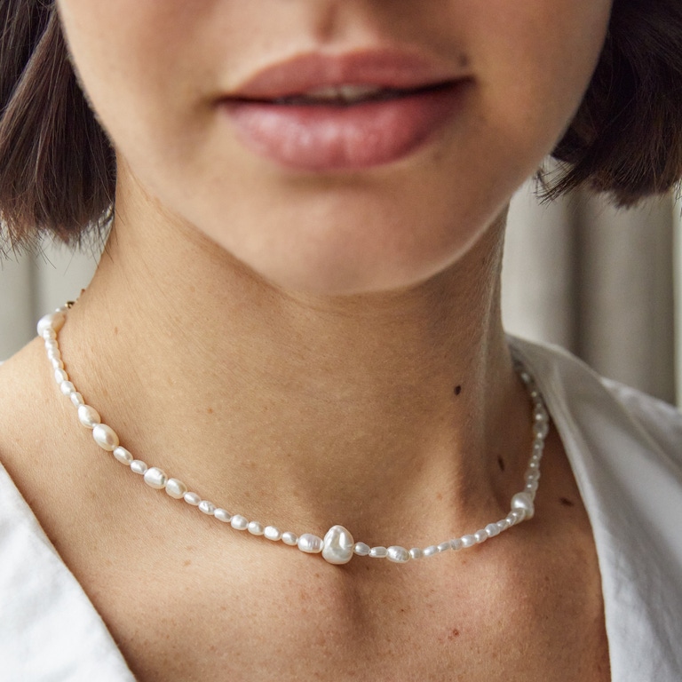Gold Biography mixed Pearl choker necklace