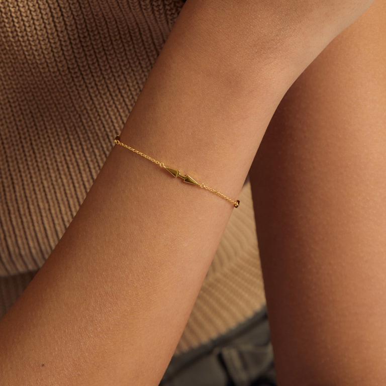 Gold Deco Arrow Station Bracelet | Astley Clarke