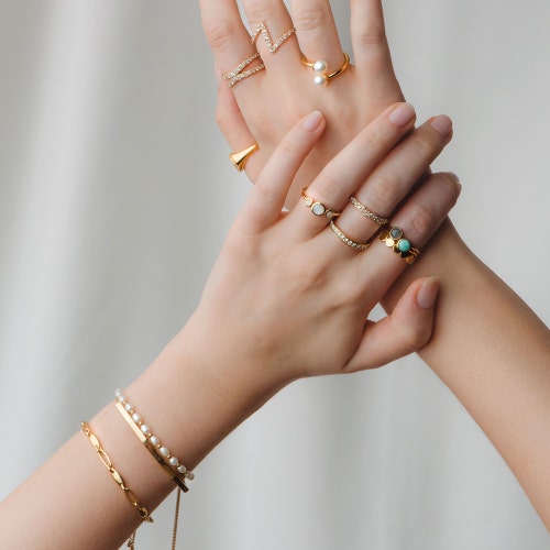 Solid Gold Interstellar Linia Natural Diamond Ring