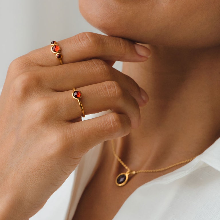 Mini Stilla Garnet Ring in Yellow Gold Vermeil