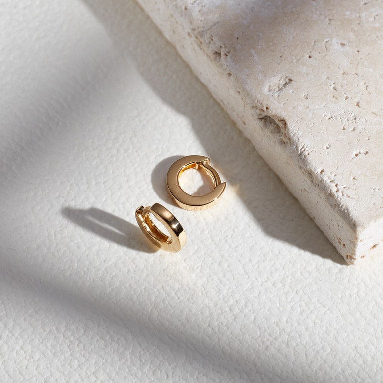 Huggie Stilla Hoop Earrings in Yellow Gold Vermeil