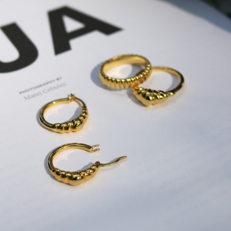 Gold Aurora Bold Dome Ring | Astley Clarke