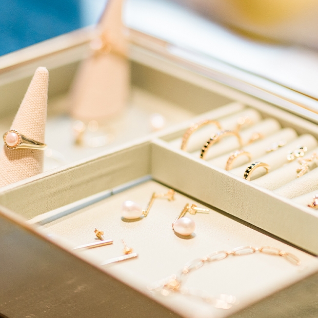 PEARL & SAPPHIRE ESSENTIALS 