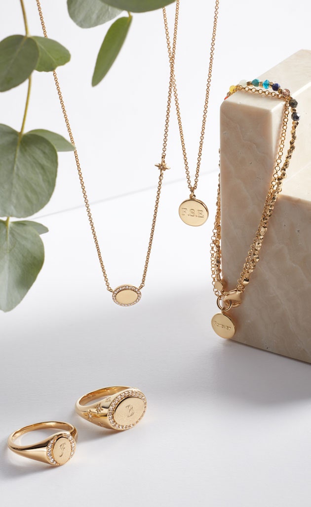 GOLD PERSONALISED JEWELLERY WITH ENGRAVABLE PENDANT