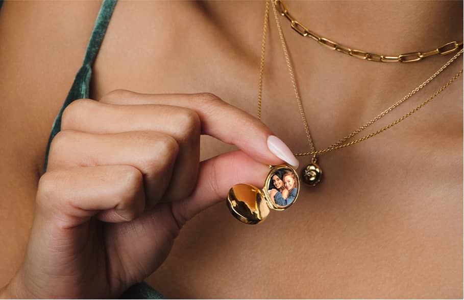 Locket necklace with personalised photo