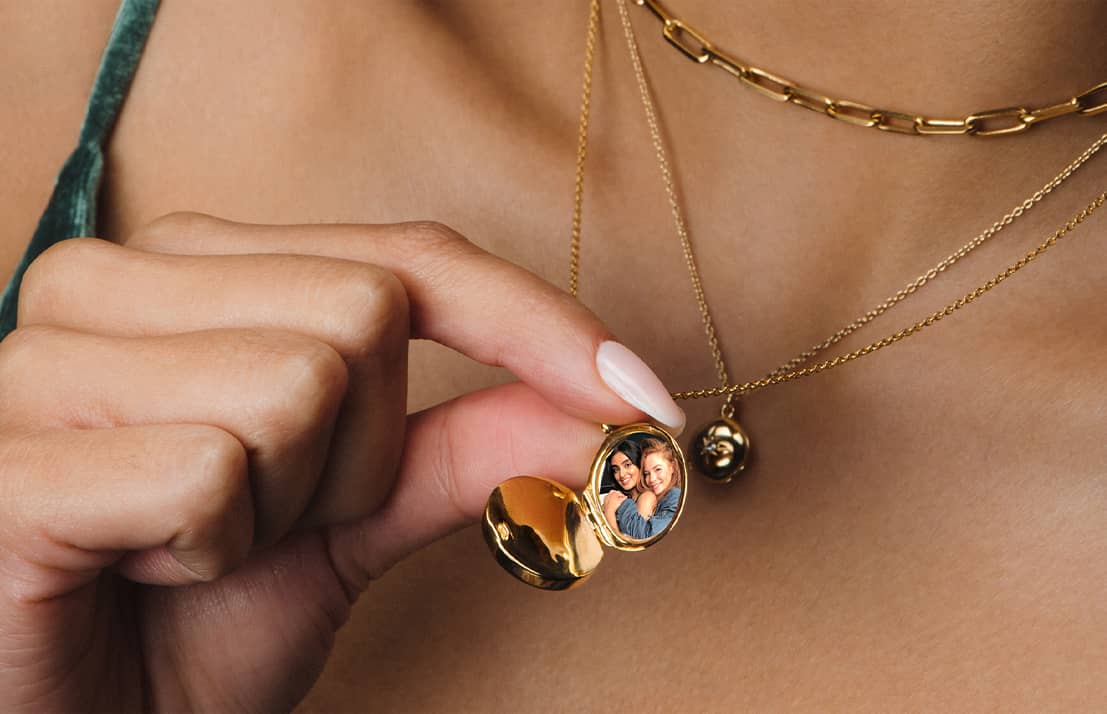 Locket necklace with personalised photo