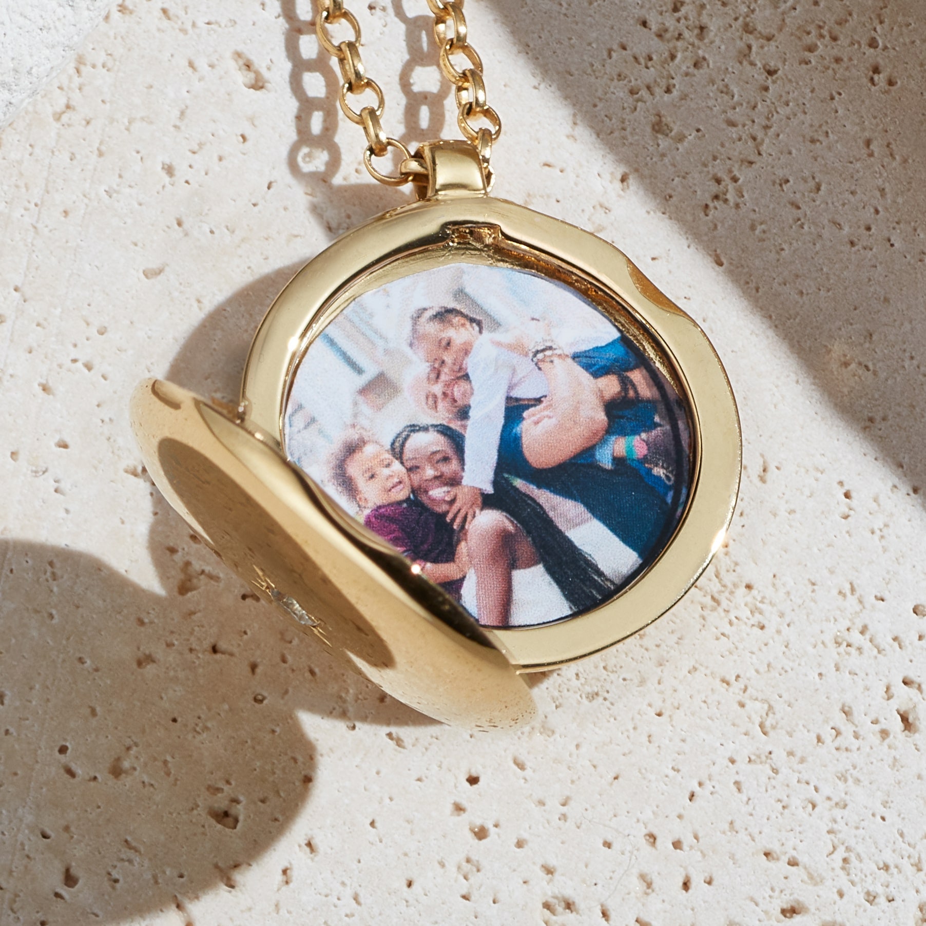 MEDIUM BIOGRAPHY LOCKET NECKLACE IN GOLD Photos